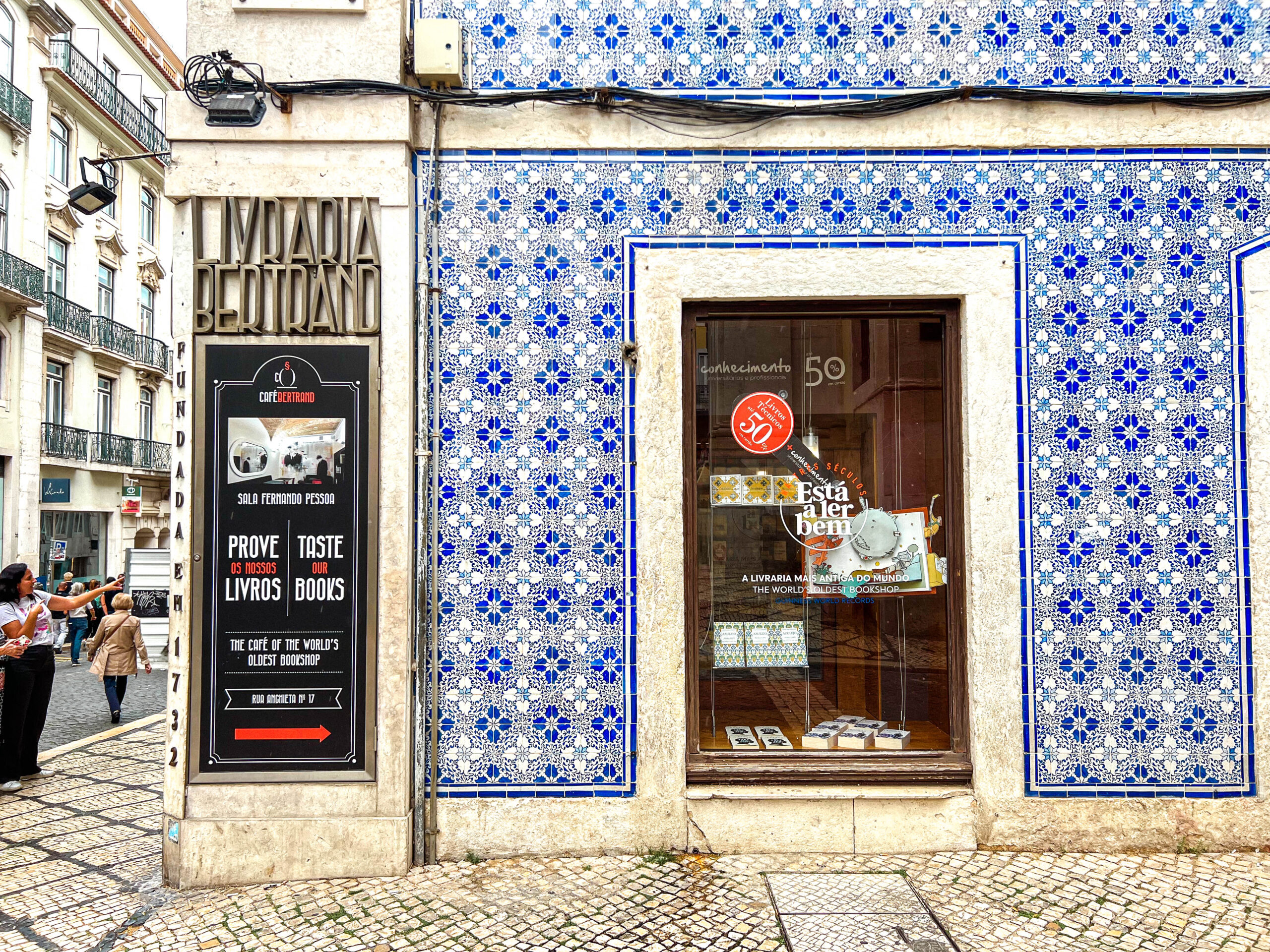 Livraria-Bertrand-tiles-scaled